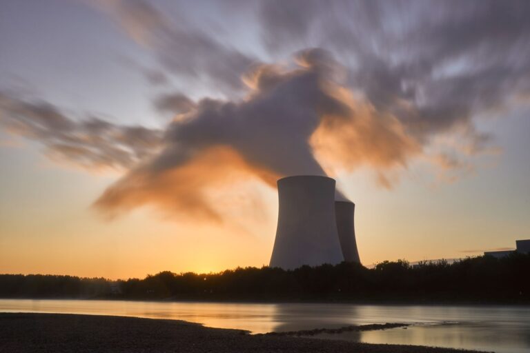 „Das ist der Anfang vom Ende“: Amazon bringt KI-gesteuerte Atomreaktoren in die Welt - Experte warnt vor unkontrollierbaren Risiken!