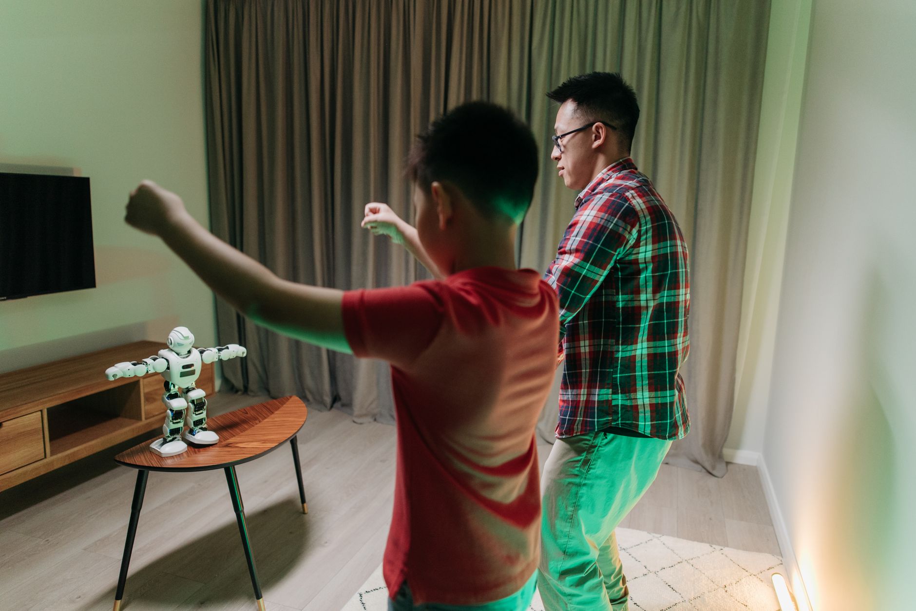 „Dieser Roboter tanzt besser als du“: Chinas Uncle Bot begeistert Millionen mit verblüffend menschlichen Bewegungen und trendigem Dadcore-Look