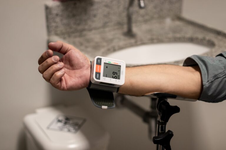 „Dieser Patch rettet 1000 Leben täglich!“: Revolutionäre Blutdruck-Technologie sorgt für Staunen und verändert die Gesundheitslandschaft dramatisch in Europa