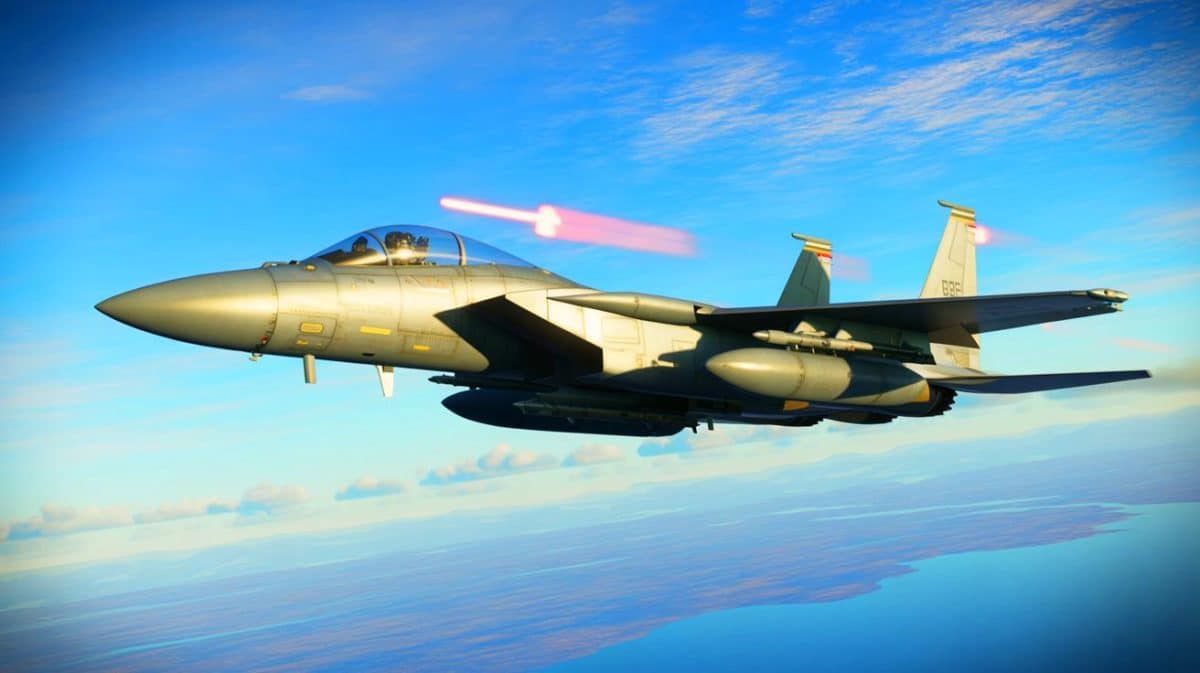 Illustration von F-15E-Kampfflugzeug mit AGR-20F-Präzisionsraketen zur Drohnenabwehr.